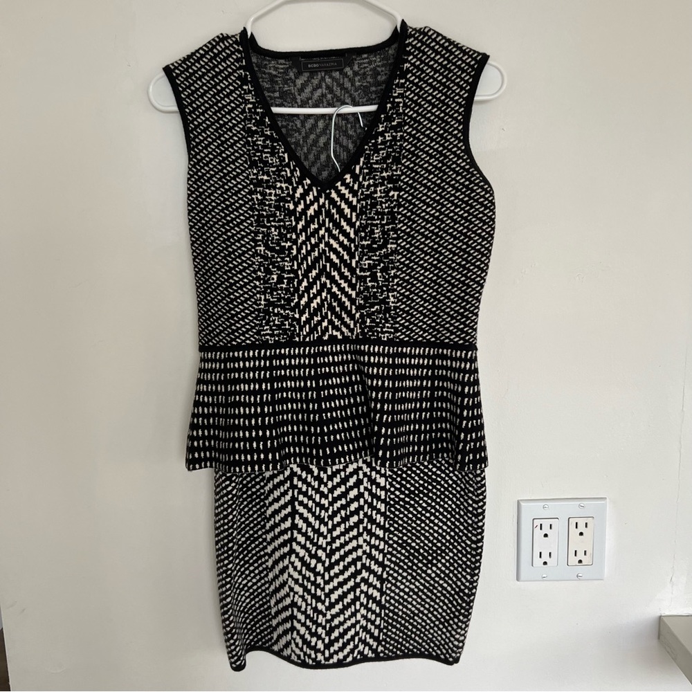 Wow- BCBG second skin sweater set of top and skirt herringbone pattern